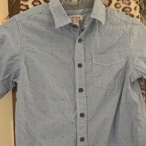 Cat & Jack Light Blue Short-Sleeve Button-Down Shirt with Pink and Green Dots